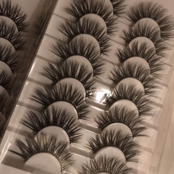 Fake Lashes Box of 8 pair - Picture 3 of 5